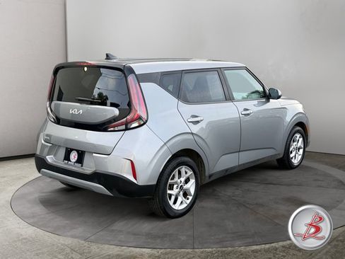 Used 2023 Kia Soul LX w/ Option Group 015 FWD image 7