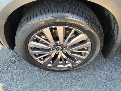 Used 2024 Nissan Pathfinder SL w/ SL Premium Package FWD image 39