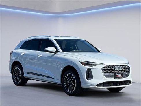 Certified 2025 Audi Q5 Premium Plus w/ Premium Plus AWD/4WD image 10