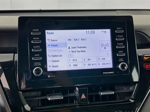 Used 2023 Toyota Camry SE FWD image 19