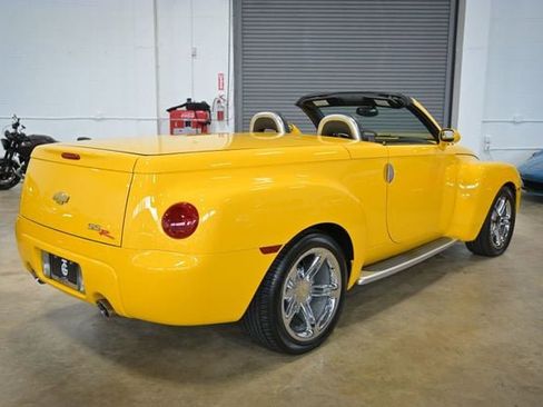 Used 2005 Chevrolet SSR w/ Preferred Equipment Group RWD image 38