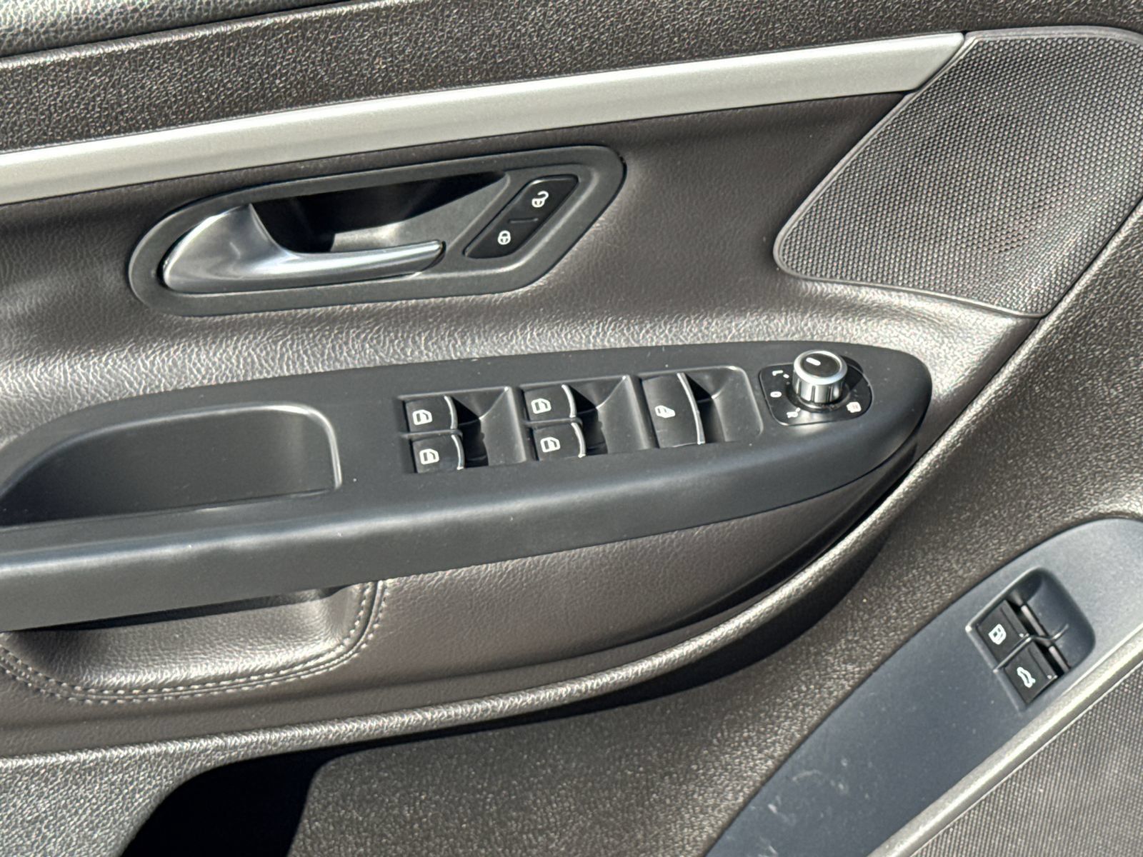 Used 2014 Volkswagen Eos Komfort FWD image 15