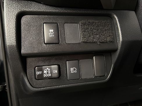 Used 2020 Toyota Tacoma SR5 w/ Technology Package image 25