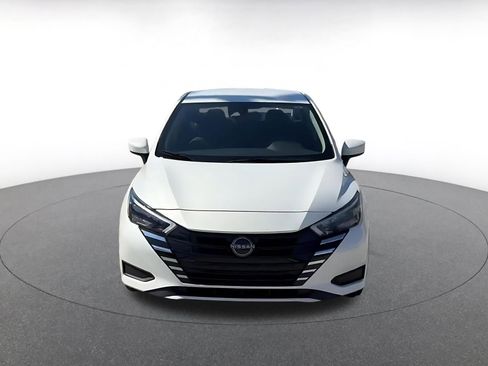 Used 2025 Nissan Versa SV image 4