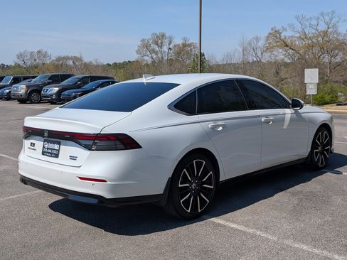 Used 2023 Honda Accord Touring image 9