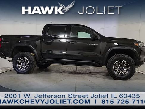 Used 2025 Chevrolet Colorado ZR2 w/ Technology Package AWD/4WD image 8
