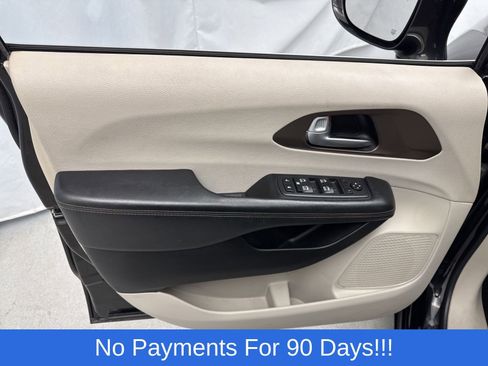 Used 2017 Chrysler Pacifica Touring-L Plus w/ Tire & Wheel Group image 13