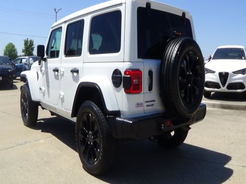 Certified 2025 Jeep Wrangler Unlimited Sahara w/ Safety Group AWD/4WD image 8
