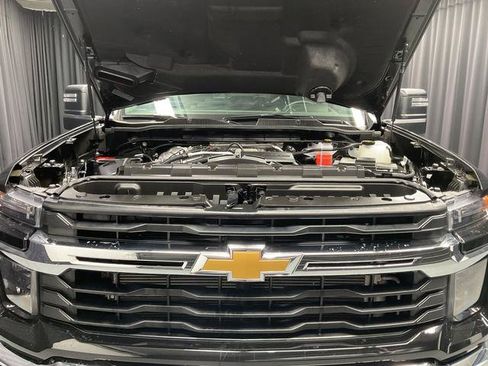 Used 2025 Chevrolet Silverado 3500 LT AWD/4WD image 17