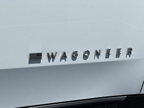 Used 2025 Jeep Wagoneer Series II w/ 8-Passenger Seating Package AWD/4WD image 13