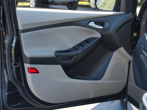 Used 2015 Ford Focus SE FWD image 14