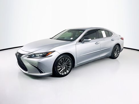 Used 2024 Lexus ES 300h Ultra Luxury w/ Accessory Package (Z1) FWD image 3