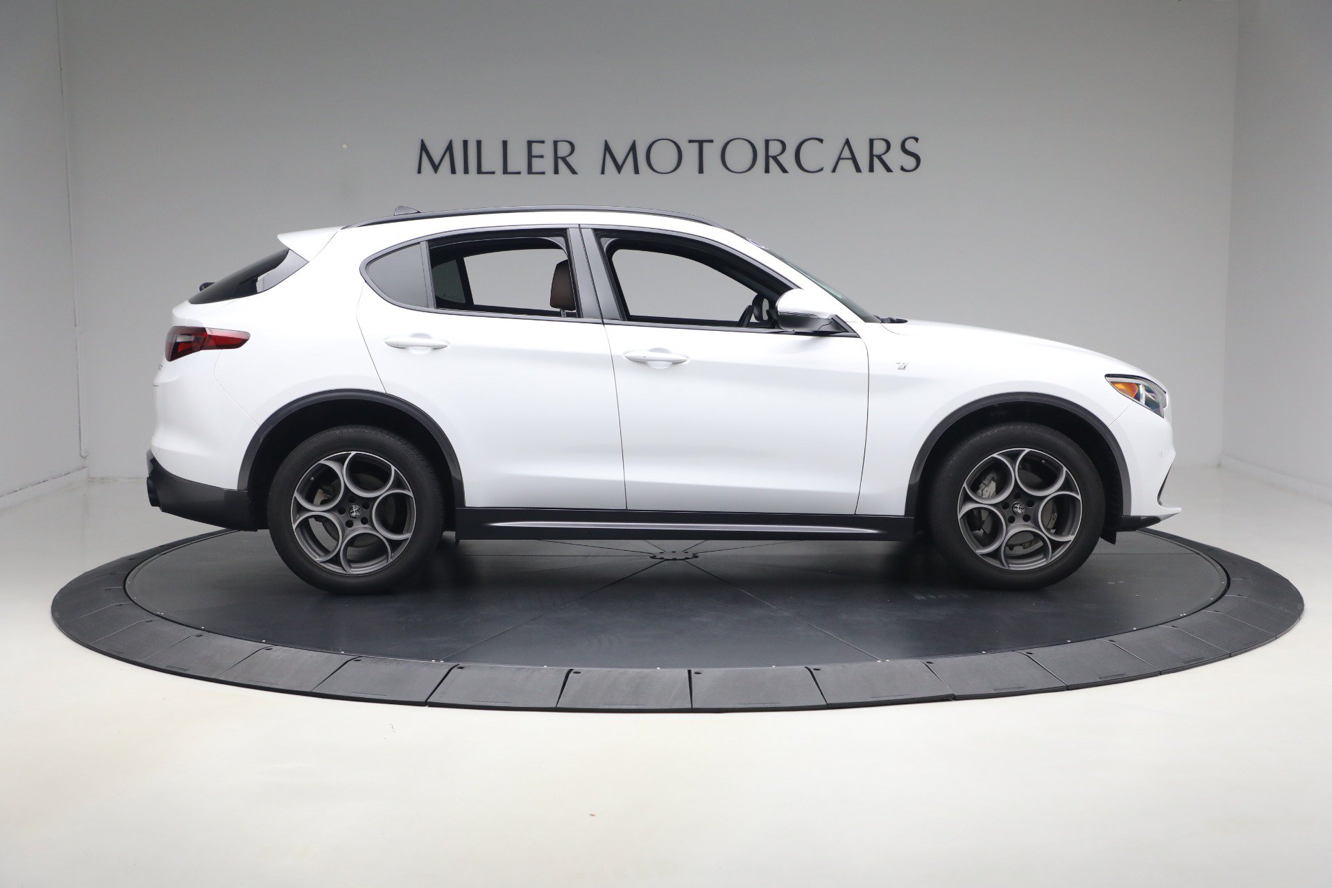 Used 2023 Alfa Romeo Stelvio Ti w/ Active Assist Plus Package AWD/4WD image 9