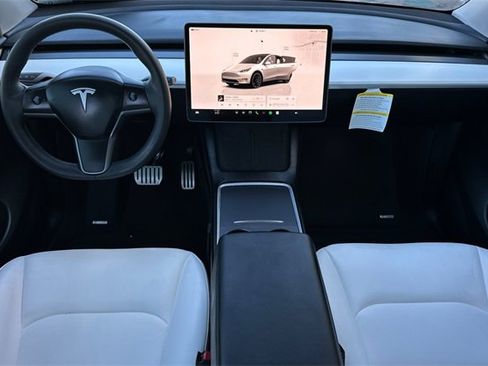Used 2023 Tesla Model Y Performance image 14