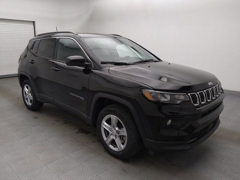 Used 2024 Jeep Compass Latitude image 11