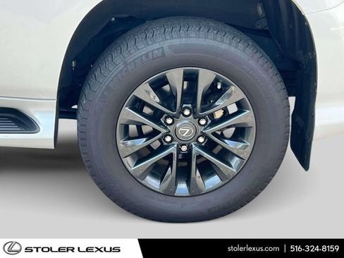 Used 2023 Lexus GX 460 Premium w/ Premium Package AWD/4WD image 9