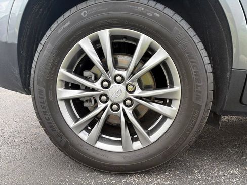 Certified 2022 Cadillac XT5 Premium Luxury w/ LPO, Floor Liner Package AWD/4WD image 23