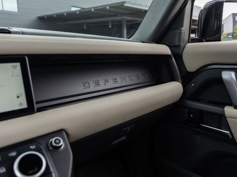 Used 2023 Land Rover Defender 110 X-Dynamic SE AWD/4WD image 29