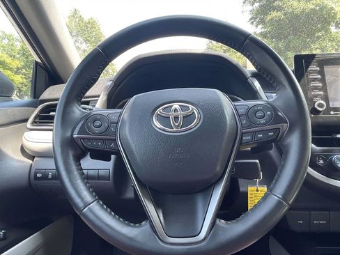 Used 2022 Toyota Camry SE FWD image 14