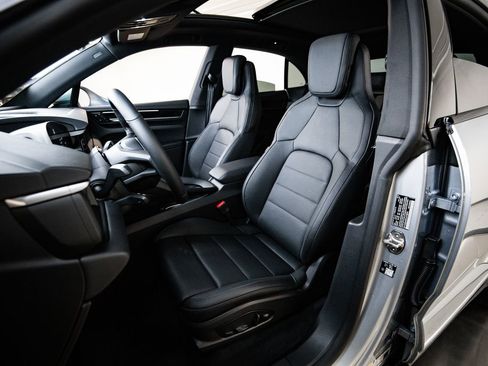 New 2026 Porsche Macan Electric RWD image 5