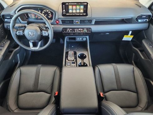 New 2025 Honda Pilot Touring image 10