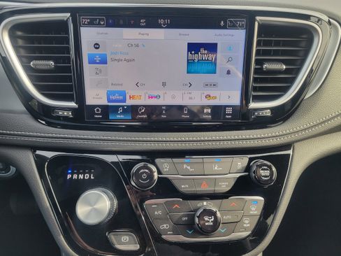 New 2026 Chrysler Pacifica Limited w/ S Appearance Package image 9