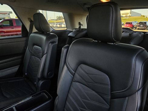 Used 2024 Nissan Pathfinder Platinum image 30