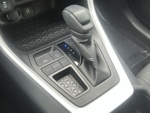 Used 2024 Toyota RAV4 XLE w/ Convenience Package FWD image 28