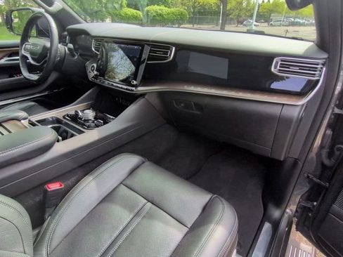 Used 2022 Jeep Grand Wagoneer Series I AWD/4WD image 28