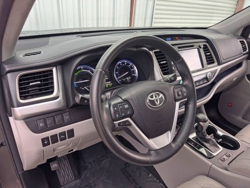 Used 2018 Toyota Highlander Limited image 13