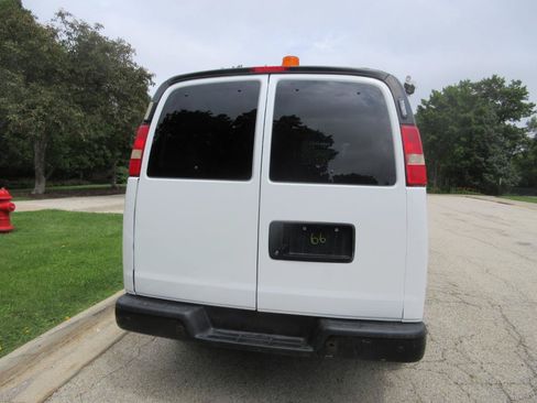 Used 2014 Chevrolet Express 2500 RWD image 11