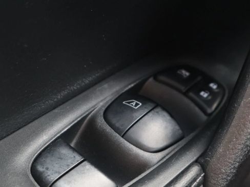 Used 2016 Nissan Rogue S FWD image 27
