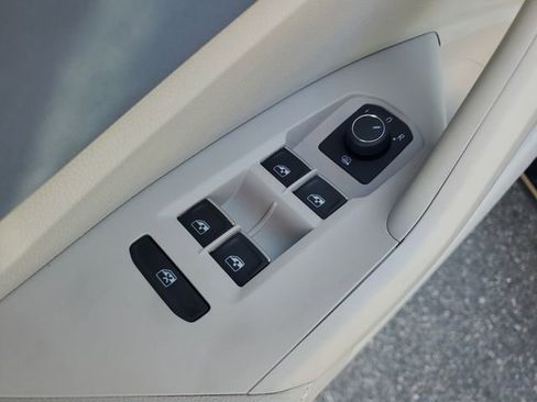 New 2026 Volkswagen Jetta SE FWD image 13