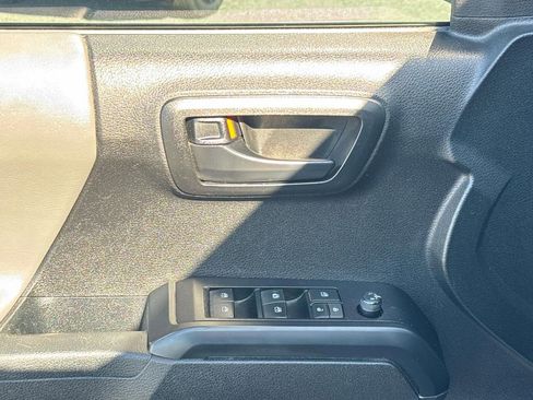 Used 2022 Toyota Tacoma SR w/ SR Convenience Package image 28