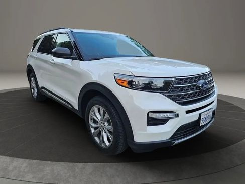 Used 2023 Ford Explorer XLT w/ Equipment Group 202A image 13