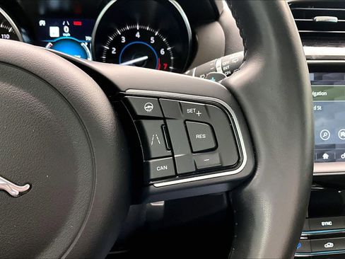 Used 2019 Jaguar F-PACE Premium image 48