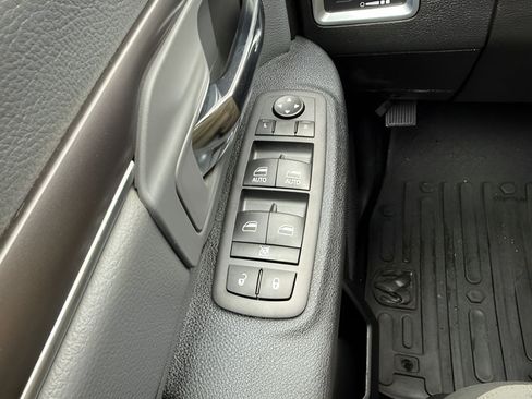 Used 2023 RAM 1500 Classic SLT w/ Protection Group AWD/4WD image 20