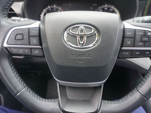 Used 2023 Toyota Highlander LE AWD/4WD image 8