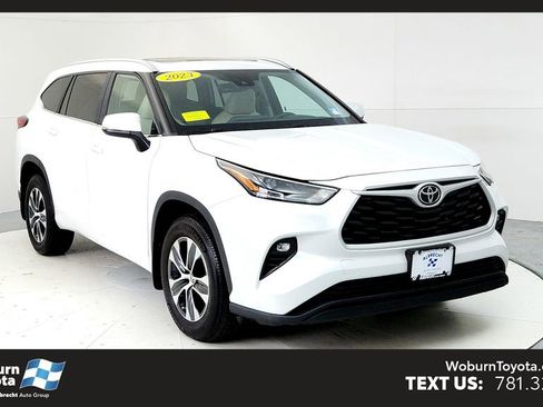 Used 2023 Toyota Highlander XLE AWD/4WD image 1