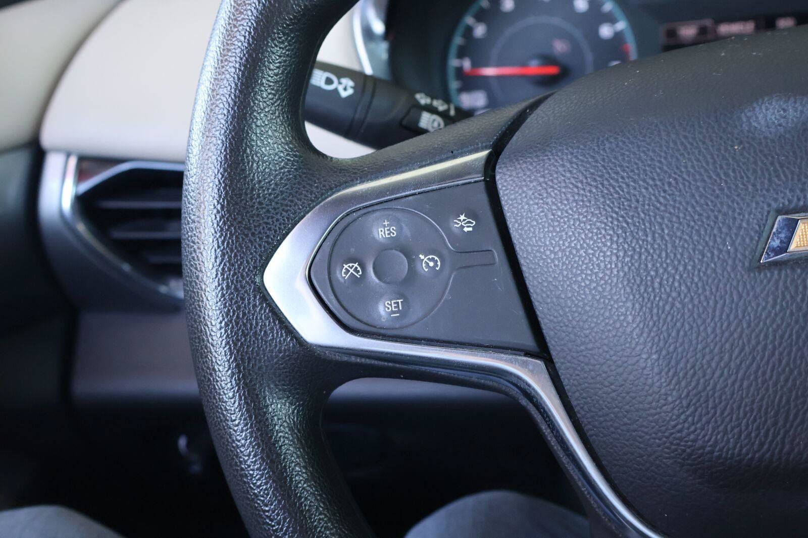 Used 2023 Chevrolet Traverse LS FWD image 27