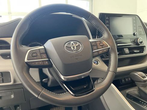 Used 2020 Toyota Highlander XLE image 14