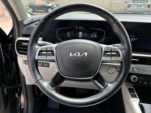 Used 2025 Kia Telluride S FWD image 15