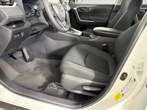Used 2024 Toyota RAV4 LE AWD/4WD image 9