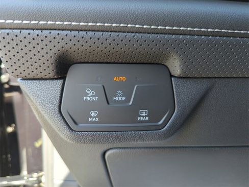 New 2026 Volkswagen Atlas SE image 41