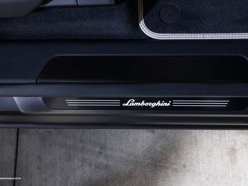 Used 2024 Lamborghini Urus S AWD/4WD image 47