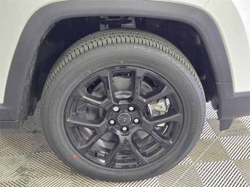 New 2026 Jeep Compass Latitude image 19