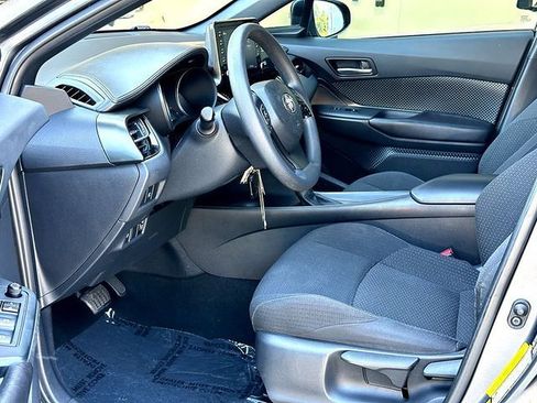 Used 2019 Toyota C-HR LE FWD image 10