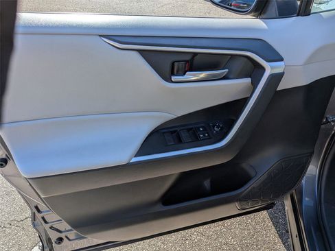 Used 2021 Toyota RAV4 XLE image 11