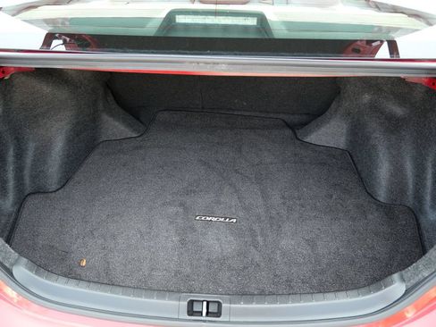 Used 2016 Toyota Corolla LE FWD image 35
