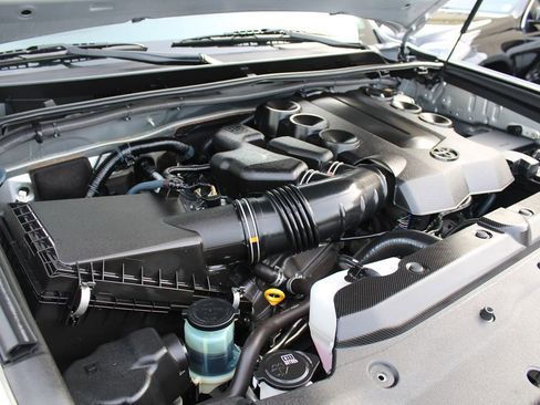 Used 2017 Toyota 4Runner SR5 Premium image 37